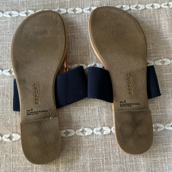 Navy thong sandal with gold detail size 9 - Picture 4 of 4